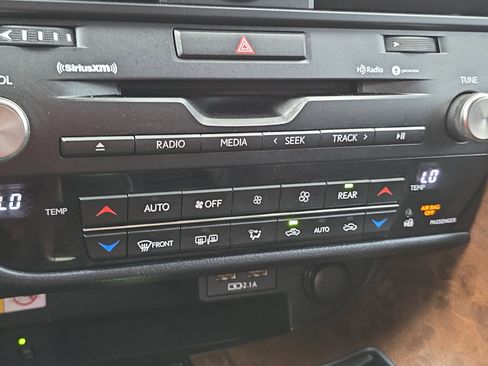 Used 2022 Lexus RX 450hL AWD w/ Premium Package image 25