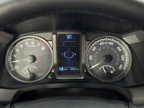 Used 2019 Toyota Tacoma TRD Sport w/ Technology Package image 17