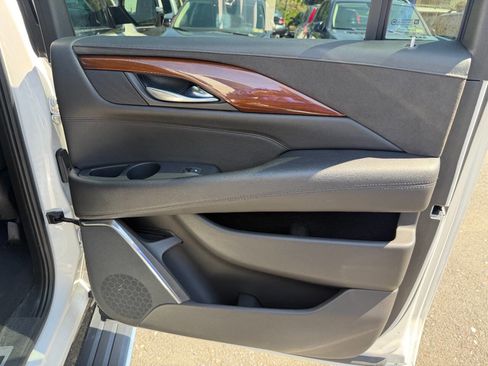 Used 2017 Cadillac Escalade ESV Premium Luxury image 54
