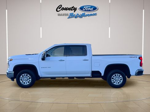 Used 2024 Chevrolet Silverado 2500 LTZ AWD/4WD image 3