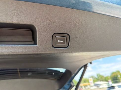 Used 2025 Chevrolet Traverse LT w/ Driver Confidence Package FWD image 15
