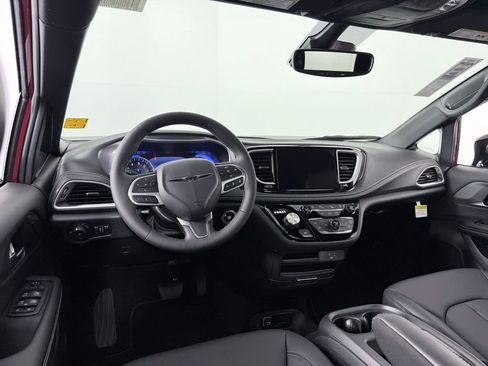 New 2026 Chrysler Pacifica Select image 15