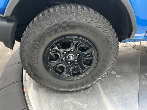 Used 2022 Ford Bronco Wildtrak image 32