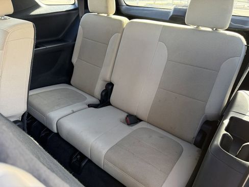 Used 2023 Chevrolet Traverse LS image 27