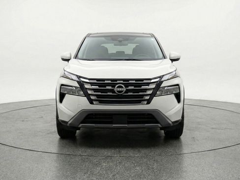 Used 2025 Nissan Rogue SV image 2