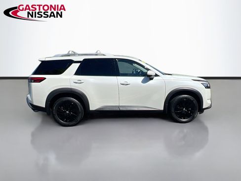 Used 2024 Nissan Pathfinder SL w/ Cargo Package image 10