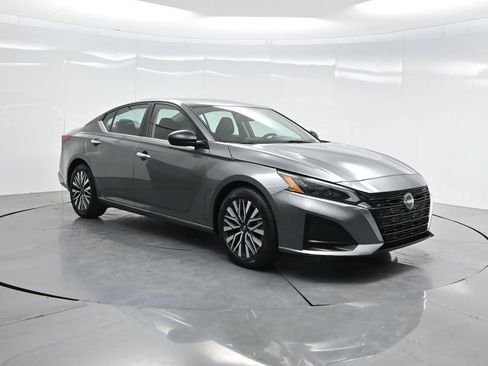 Used 2024 Nissan Altima 2.5 SV FWD image 29
