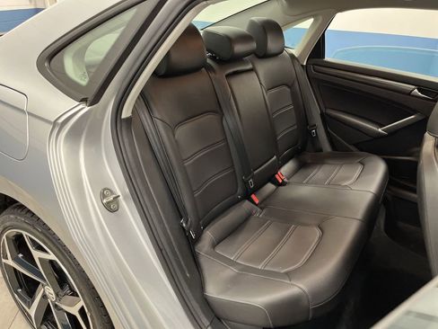 Used 2020 Volkswagen Passat 2.0T R-Line image 29