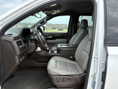 Used 2021 Chevrolet Suburban Z71 w/ Z71 Off-Road Package AWD/4WD image 13