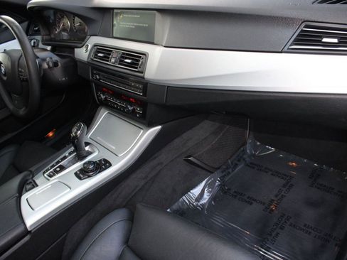 Used 2012 BMW 550i xDrive Sedan image 35