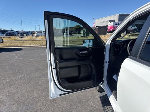 Used 2022 Chevrolet Silverado 1500 Custom image 9