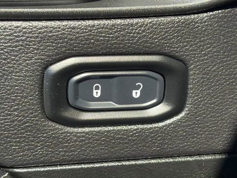Used 2022 Jeep Gladiator Overland w/ Popular Equipment Package AWD/4WD image 26