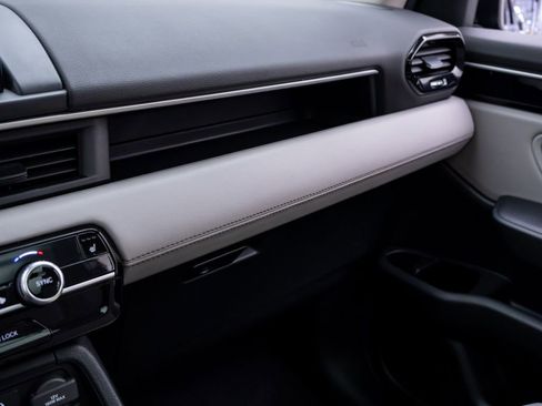 Certified 2024 Honda Pilot Touring image 42