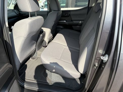Certified 2022 Toyota Tacoma SR5 AWD/4WD image 7