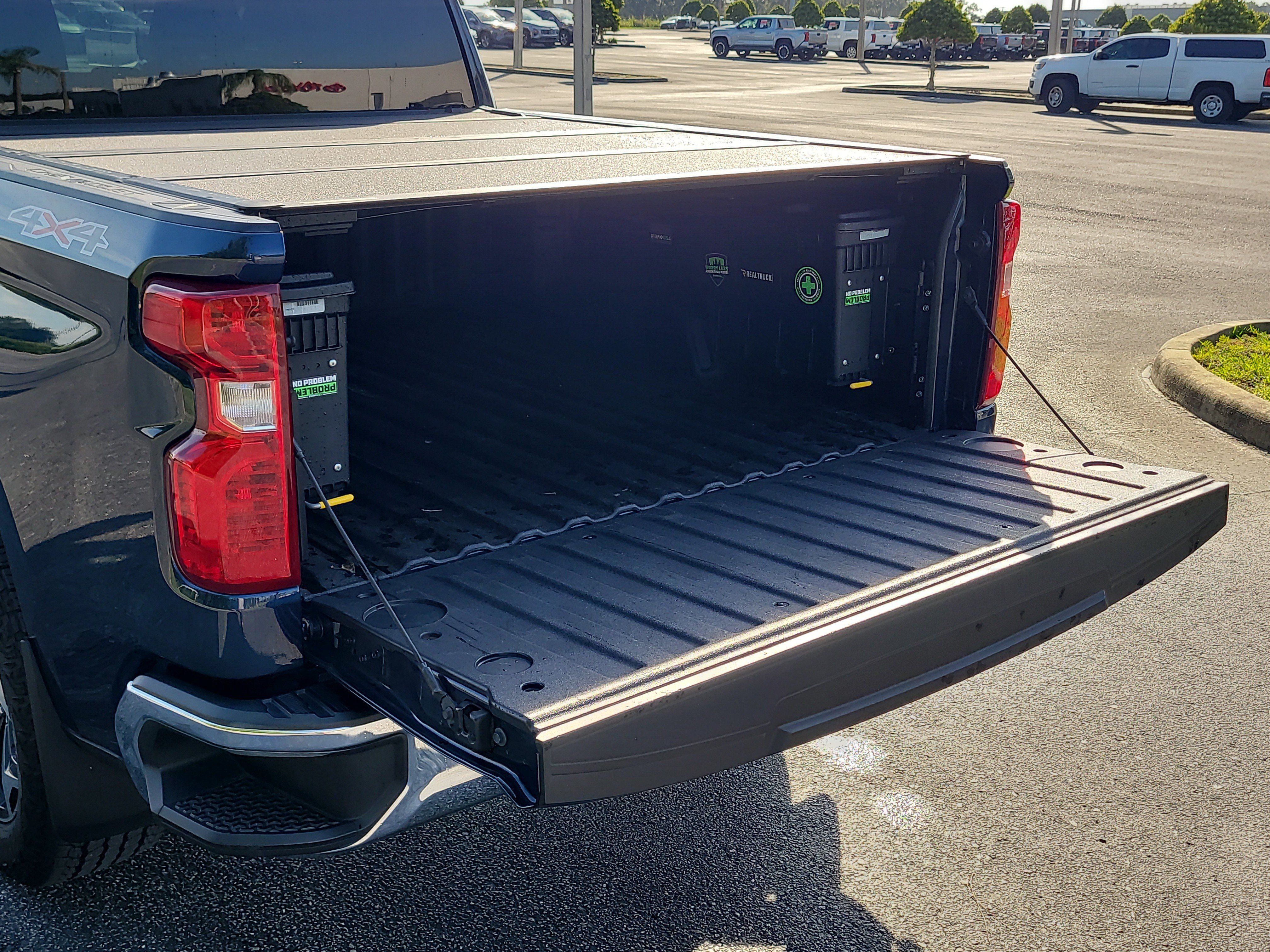 Used 2023 Chevrolet Silverado 1500 LT AWD/4WD image 10