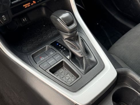 Used 2019 Toyota RAV4 LE image 23