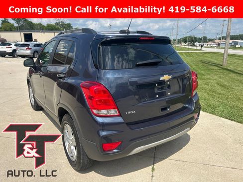 Used 2018 Chevrolet Trax LT w/ LT Convenience Package FWD image 3