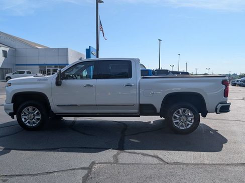 Used 2025 Chevrolet Silverado 2500 High Country w/ High Country Premium Package AWD/4WD image 7