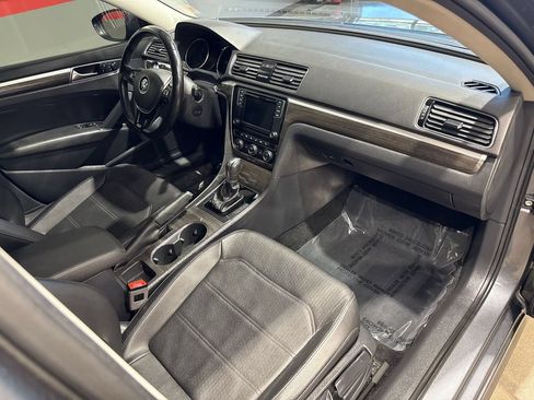 Used 2018 Volkswagen Passat 2.0T SE FWD image 81