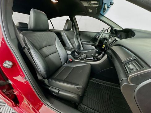 Used 2017 Honda Accord Sport image 29