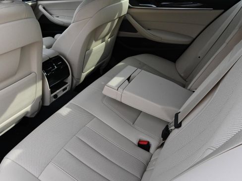 Certified 2022 BMW 530i 530i w/ M Sport Package image 10