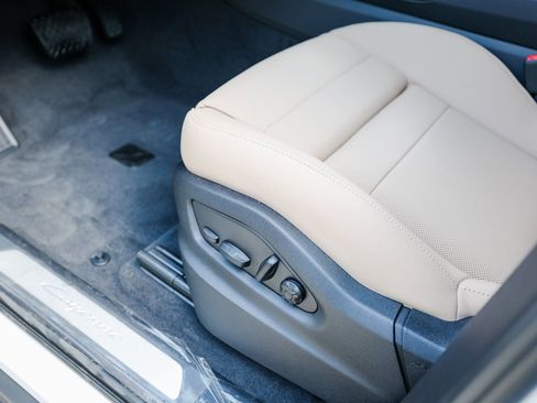 Certified 2026 Porsche Cayenne AWD/4WD image 14