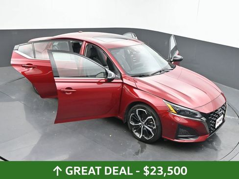 Used 2024 Nissan Altima 2.5 SR w/ SR Premium Package image 65