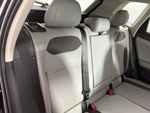 Used 2022 Volkswagen Taos SE image 24