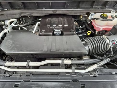 Used 2023 Chevrolet Silverado 1500 LT AWD/4WD image 32