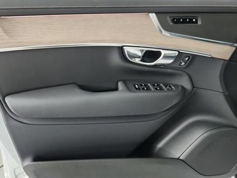 Certified 2025 Volvo XC90 B6 Core w/ Protection Package Premier AWD/4WD image 9