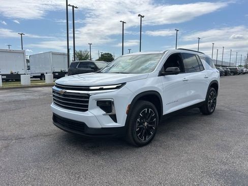 New 2026 Chevrolet Traverse LT w/ Sun and Wheel Package FWD image 7