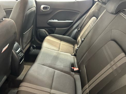 Used 2025 Hyundai Venue SEL image 5