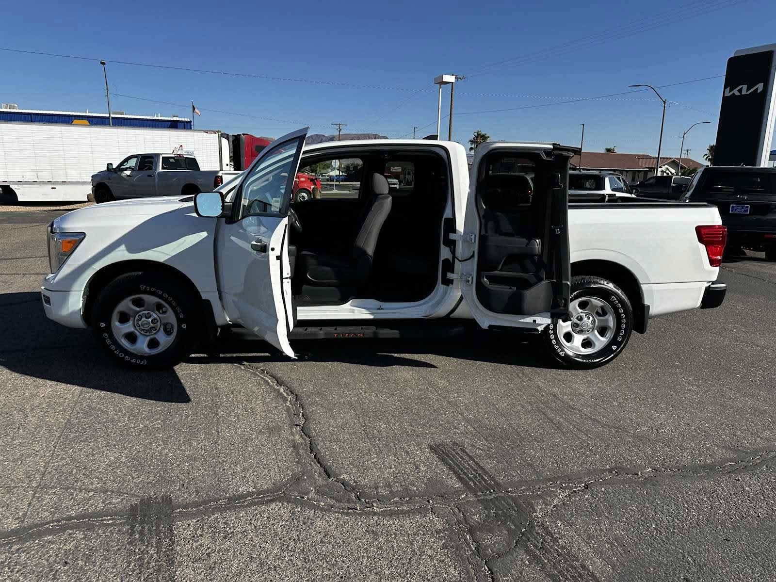Used 2023 Nissan Titan S RWD image 8