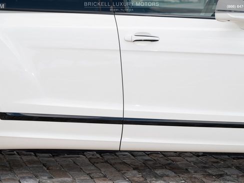 Used 2021 Bentley Bentayga Plug-In Hybrid AWD/4WD image 50