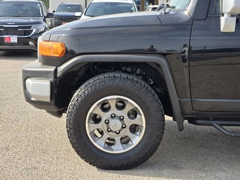 Used 2013 Toyota FJ Cruiser 4WD w/ Convenience Pkg image 6