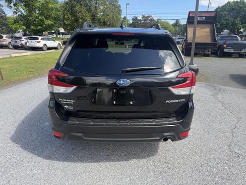 Used 2019 Subaru Forester Premium w/ All-Weather Package AWD/4WD image 4