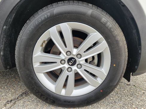 Used 2017 Kia Sportage LX FWD image 19
