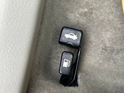 Used 2013 Toyota Corolla LE FWD image 40