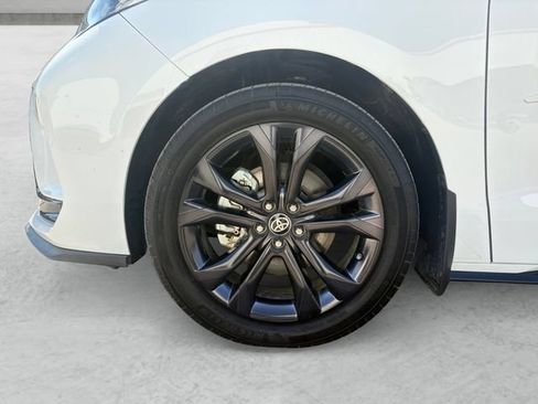 Used 2025 Toyota Sienna XSE FWD image 23