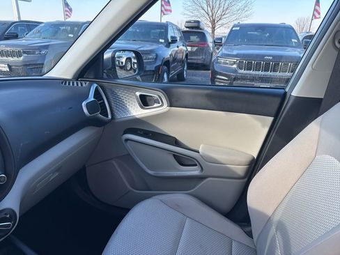 Used 2025 Kia Soul LX FWD image 24