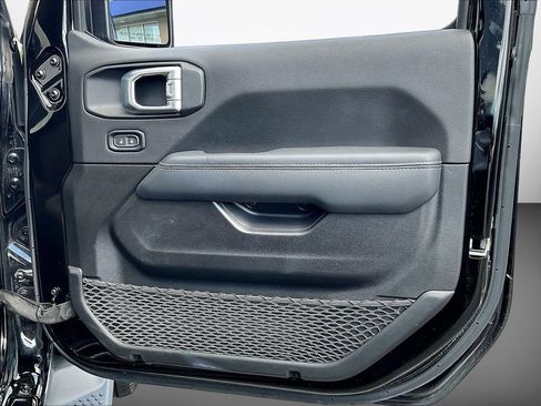 Used 2023 Jeep Wrangler Unlimited Sahara w/ Cold Weather Group AWD/4WD image 29