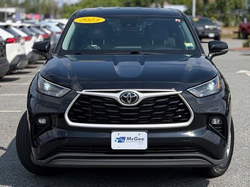 Used 2023 Toyota Highlander LE AWD/4WD image 2