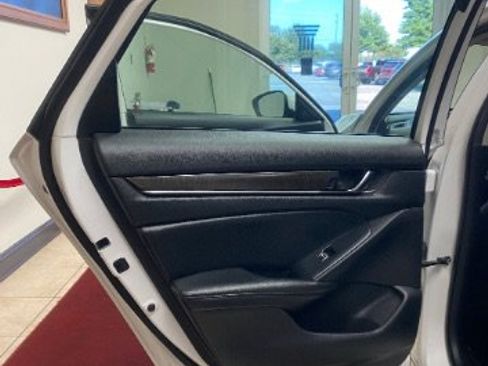 Used 2021 Honda Accord EX-L image 9