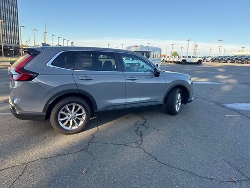 Used 2024 Honda CR-V EX image 2