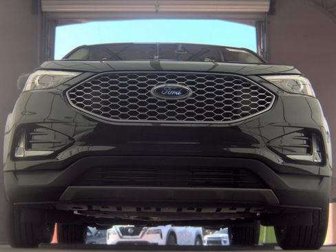 Used 2024 Ford Edge SEL w/ Convenience Package AWD/4WD image 2