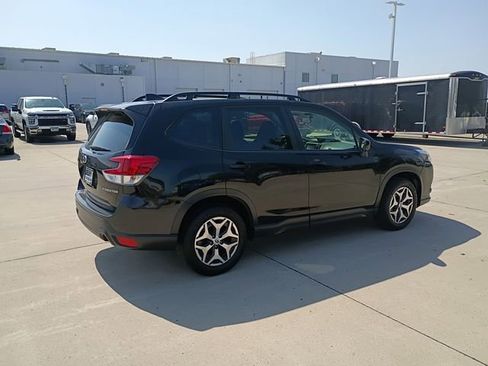 Used 2022 Subaru Forester Premium AWD/4WD image 13