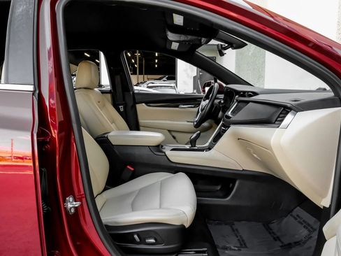 Used 2018 Cadillac XT5 FWD image 40
