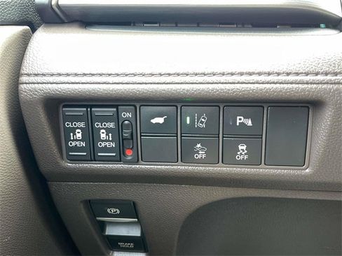 Used 2018 Honda Odyssey EX-L image 32