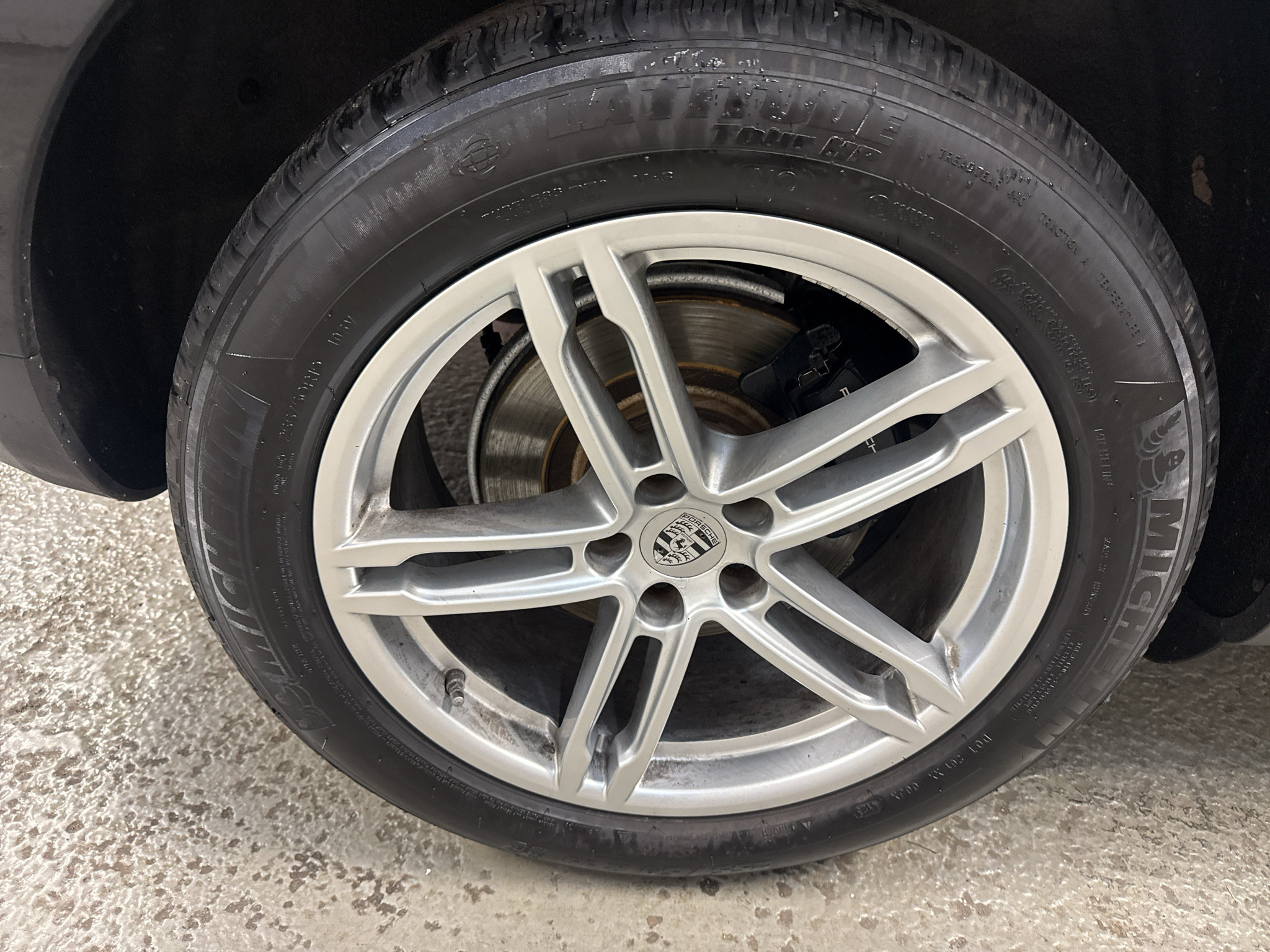 Used 2018 Porsche Macan AWD/4WD image 38