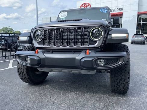 Used 2024 Jeep Gladiator Mojave w/ Safety Group AWD/4WD image 3